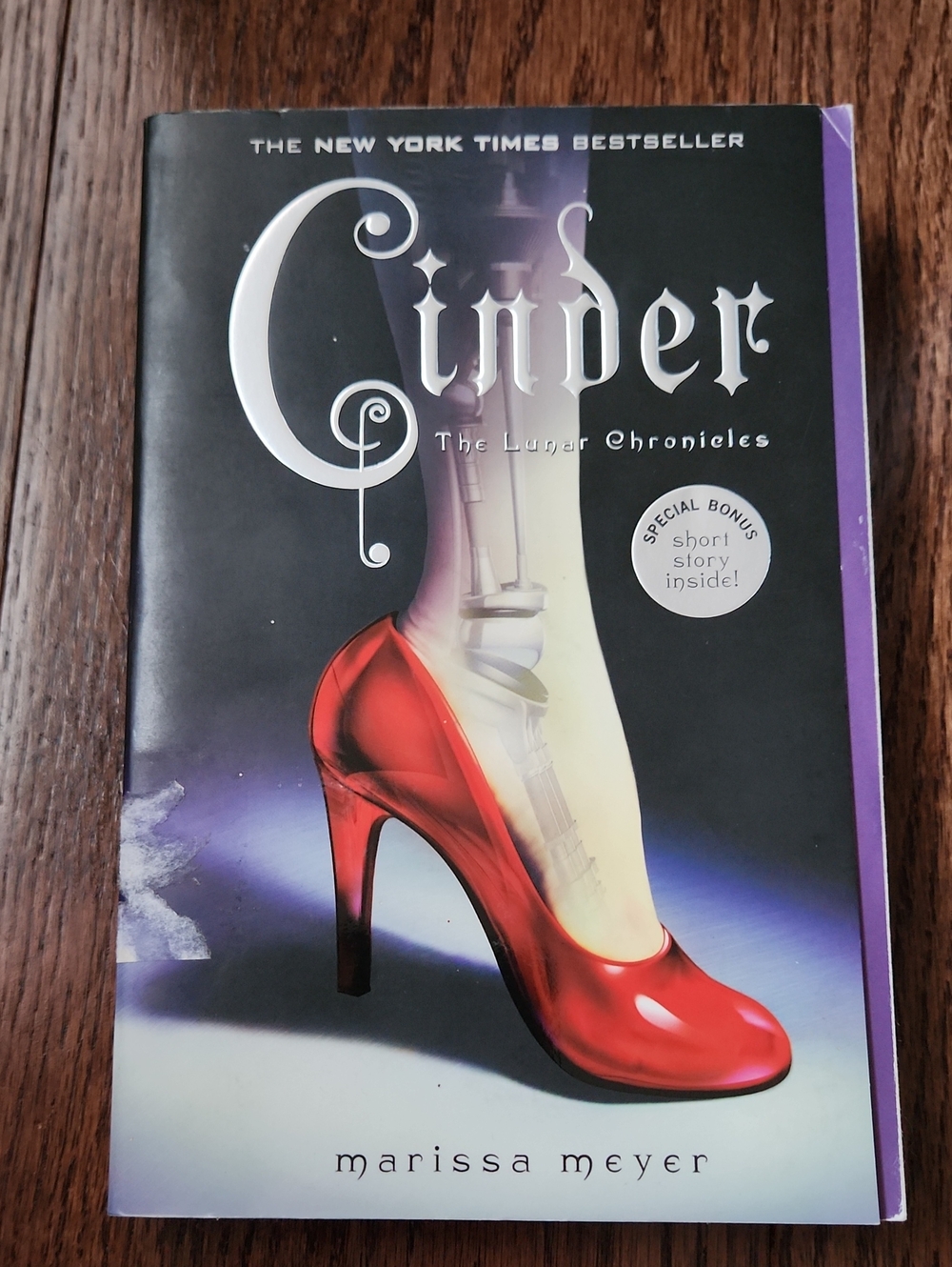 2/$10✨️ CINDER BY MARISSA MEYER